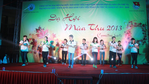 Sinh viên ĐH Y tế công cộng cháy hết mình với “dạ tiệc mùa thu” 12