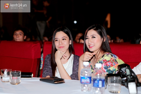 &Aacute; hậu Dương T&uacute; Anh rạng rỡ trong đại tiệc của sinh vi&ecirc;n B&aacute;o Ch&iacute; 1