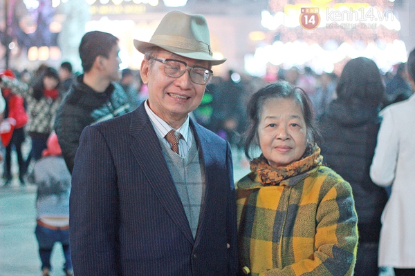 Kh&ocirc;ng kh&iacute; Gi&aacute;ng sinh si&ecirc;u nhộn nhịp tại trung t&acirc;m H&agrave; Nội - S&agrave;i G&ograve;n. 24