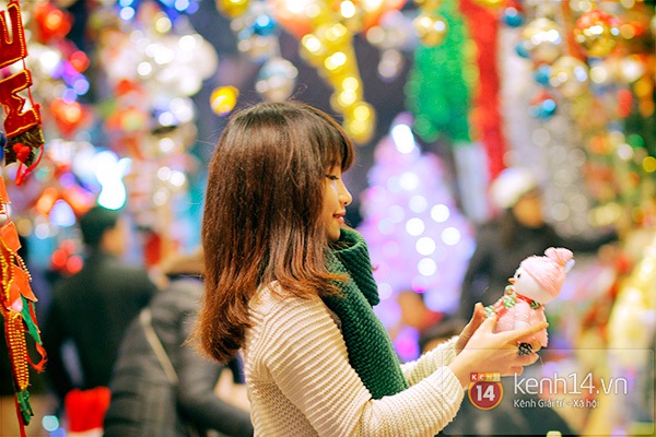 Chùm ảnh: Những bạn gái xinh xắn nhưng vẫn lẻ loi đêm giáng sinh 4