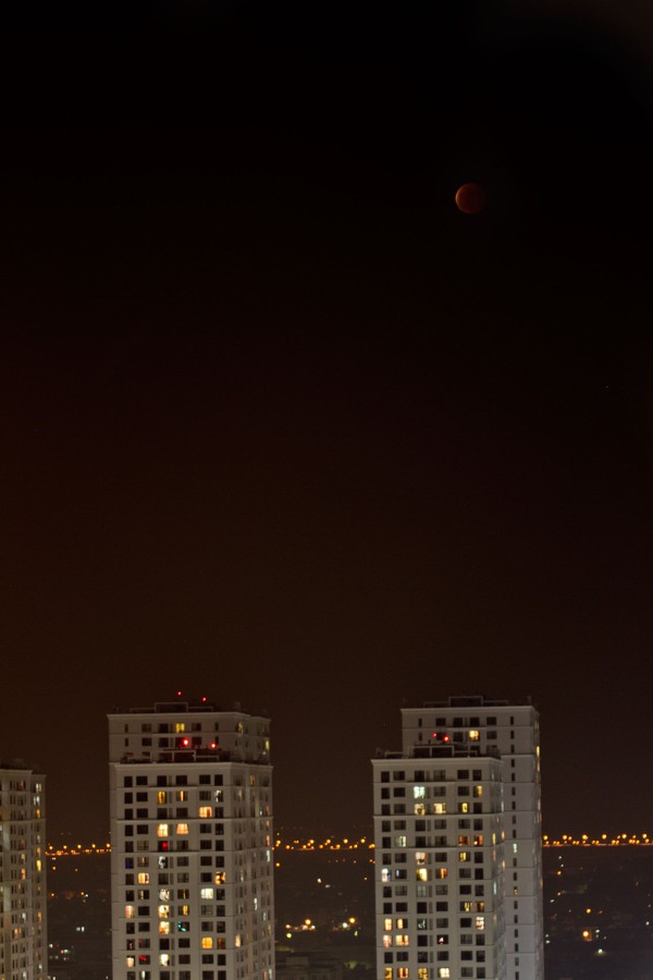 Ngắm trọn vẹn hình ảnh "mặt trăng máu" trên bầu trời Việt Nam 13