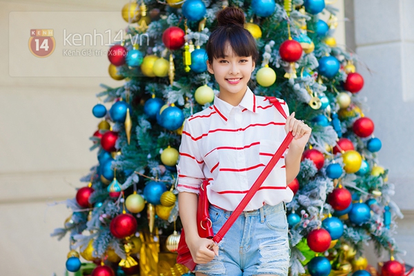 "Boxing girl" Khả Ngân cực xinh trên phố ngày Giáng sinh 3 "Boxing girl" Khả Ngân cực xinh trên phố ngày Giáng sinh 3