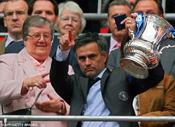 "Người đặc biệt" Jose Mourinho sẽ "sớm" quay lại Anh 4
