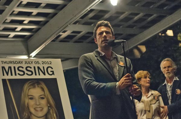 Những chi tiết "mất t&iacute;ch" từ nguy&ecirc;n t&aacute;c đến phim Gone Girl 3