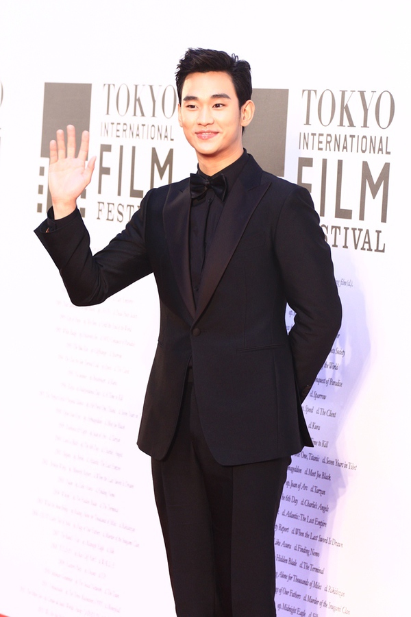 Kim Soo Hyun được vinh danh là diễn viên xuất sắc nhất châu Á tại LHP Tokyo 4