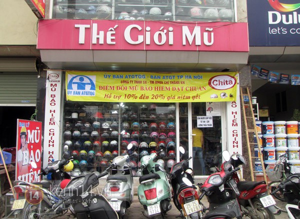 Những chuyện dở kh&oacute;c dở cười trong ng&agrave;y đầu đổi mũ bảo hiểm xịn 3