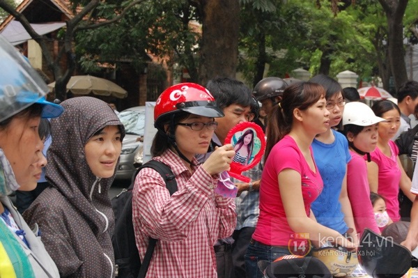 Những chuyện dở kh&oacute;c dở cười trong ng&agrave;y đầu đổi mũ bảo hiểm xịn 12