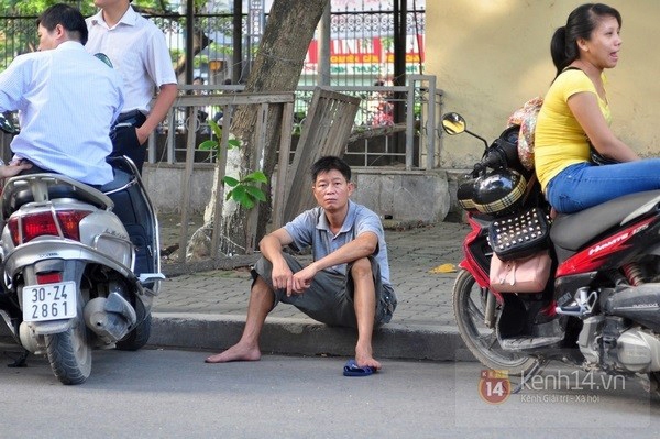 Mẹ thức trắng, cha rơi nước mắt trong đêm vì lo cho con thi đại học 2