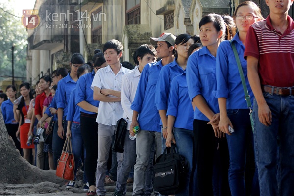 Dòng người dài đội nắng, nhích từng bước chờ vào viếng Đại tướng trong ngày 7/10 21