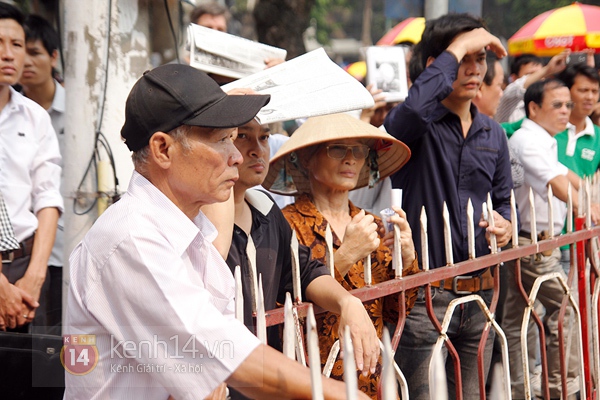 Người dân bật khóc khi theo dõi Quốc tang Đại tướng qua màn hình lớn 19