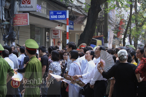 Xúc động nhìn hàng vạn người xếp hàng chờ viếng Đại tướng 22