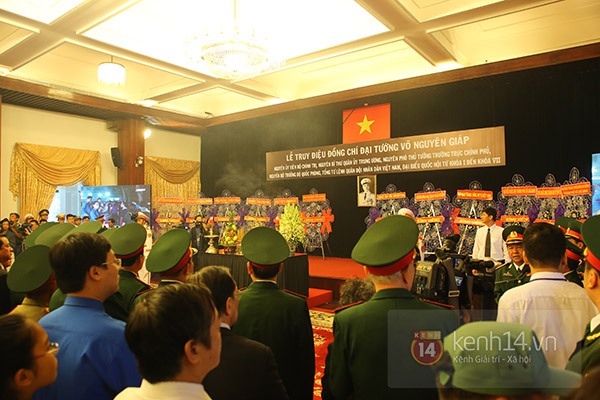 TP HCM: Người dân cúi lạy Đại tướng Võ Nguyên Giáp lần cuối cùng 9