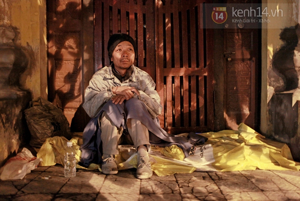 Rớt nước mắt trước cảnh người vô gia cư ngủ trên vỉa hè giữa đêm đông Hà Nội 7