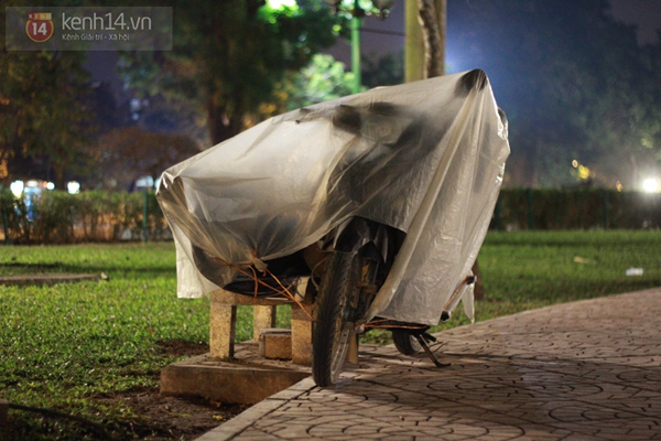 Rớt nước mắt trước cảnh người vô gia cư ngủ trên vỉa hè giữa đêm đông Hà Nội 17