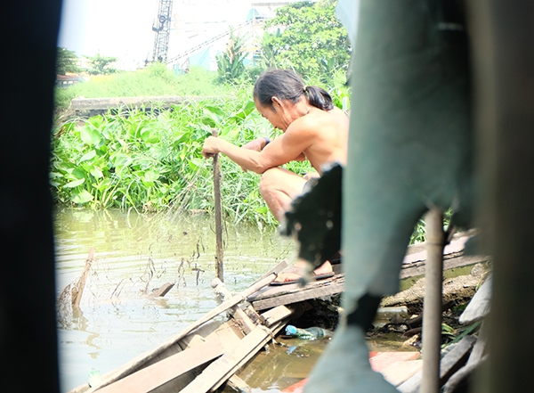 Gia đình ở Sài Gòn 30 năm lênh đênh sông nước mong một lần được nhìn thấy ánh điện 4