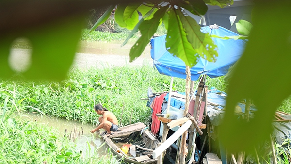 Gia đình ở Sài Gòn 30 năm lênh đênh sông nước mong một lần được nhìn thấy ánh điện 3