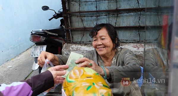 Chuyện về những người đi "gom tiền lẻ" trong con hẻm nhỏ giữa Sài Gòn 5