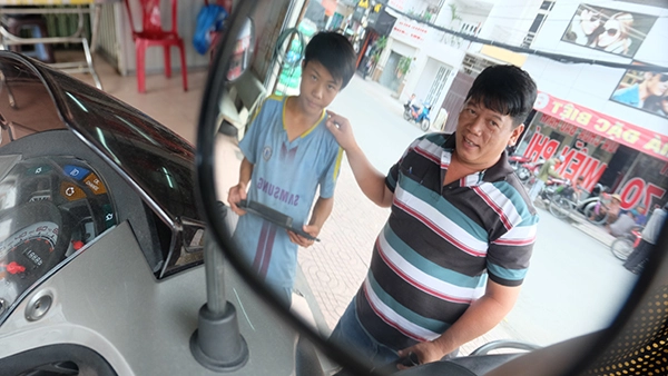 Cảm động người thợ sửa xe dành nửa đời làm từ thiện ở Sài Gòn 5