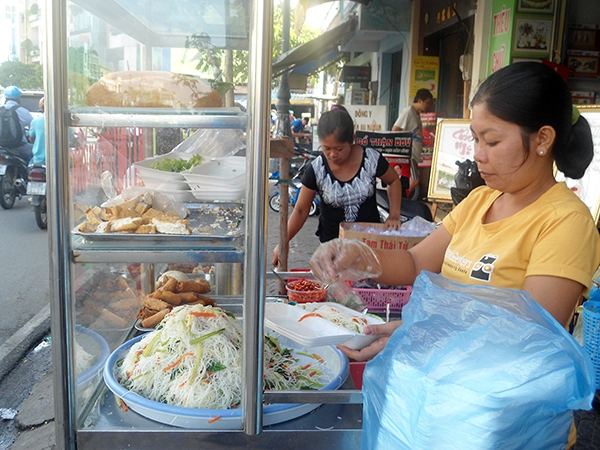 Những "thiên đường" ăn uống giá siêu rẻ hút khách ở Sài Gòn 3