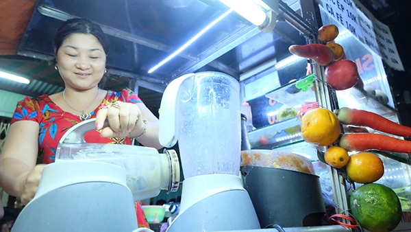 Những "thi&ecirc;n đường" ăn uống gi&aacute; si&ecirc;u rẻ h&uacute;t kh&aacute;ch ở S&agrave;i G&ograve;n 17
