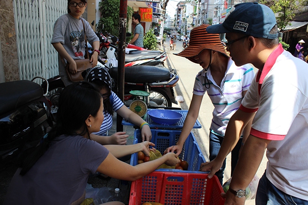 Hình ảnh đẹp: Người Sài Gòn bán cà chua giúp nông dân Lâm Đồng thoát cảnh trắng tay 2