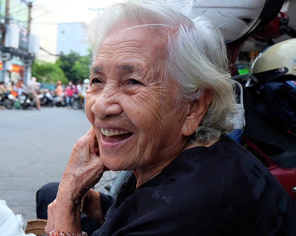 Xúc động cụ bà gần 90 tuổi cả đời bán xôi chăm lo cho con cháu ở Sài Gòn 11