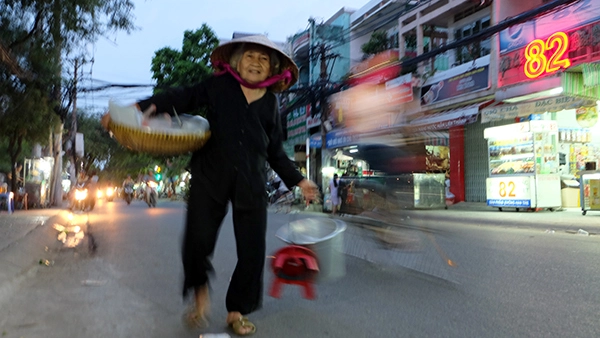 Xúc động cụ bà gần 90 tuổi cả đời bán xôi chăm lo cho con cháu ở Sài Gòn 13