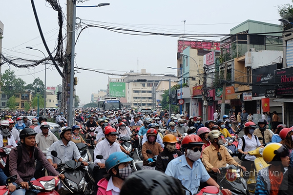 Hiện trường 8 căn nhà trơ khung sau đám cháy dữ dội ở trung tâm Sài Gòn 15