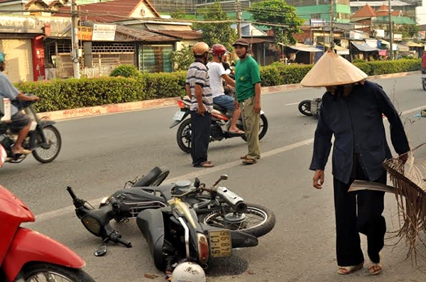 Bình Dương: Thanh niên say rượu tông hai mẹ con chấn thương nặng  2