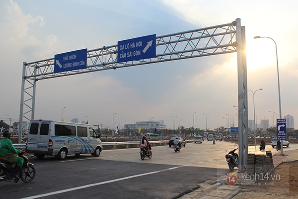 Người S&agrave;i G&ograve;n loay hoay trong ng&agrave;y đầu th&ocirc;ng xe n&uacute;t giao đường cao tốc 5