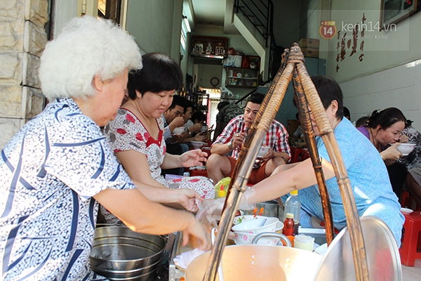 Quán bánh canh bán cả trăm tô dù chỉ mở cửa 1 tiếng mỗi ngày 4