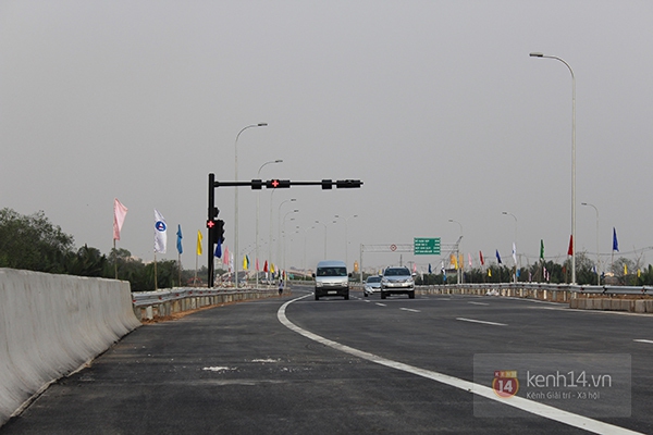 Người S&agrave;i G&ograve;n loay hoay trong ng&agrave;y đầu th&ocirc;ng xe n&uacute;t giao đường cao tốc 1