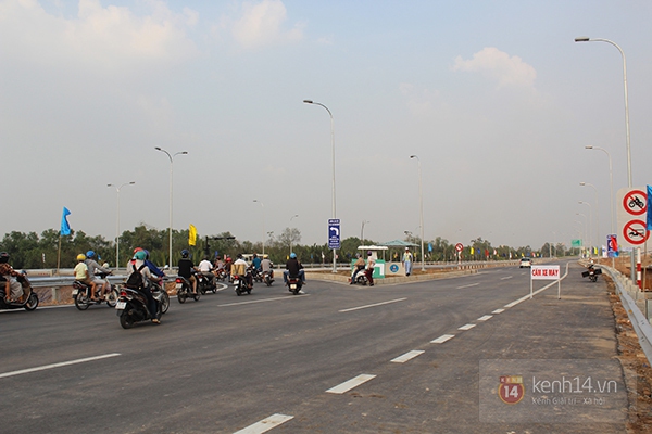 Người Sài Gòn loay hoay trong ngày đầu thông xe nút giao đường cao tốc 3