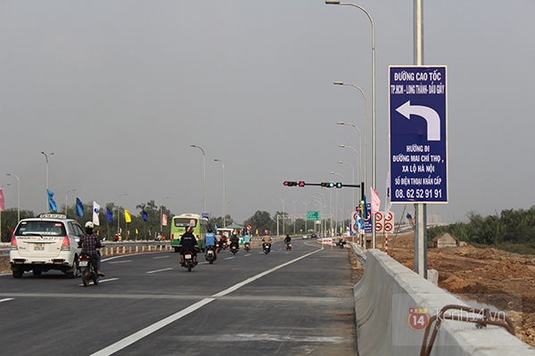 Người S&agrave;i G&ograve;n loay hoay trong ng&agrave;y đầu th&ocirc;ng xe n&uacute;t giao đường cao tốc 2