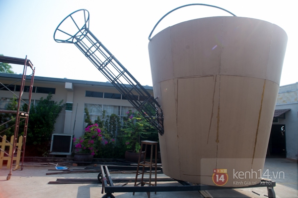 Cận cảnh c&ocirc;ng đoạn chuẩn bị cuối c&ugrave;ng cho đường hoa Tết Ất M&ugrave;i ở S&agrave;i G&ograve;n 1