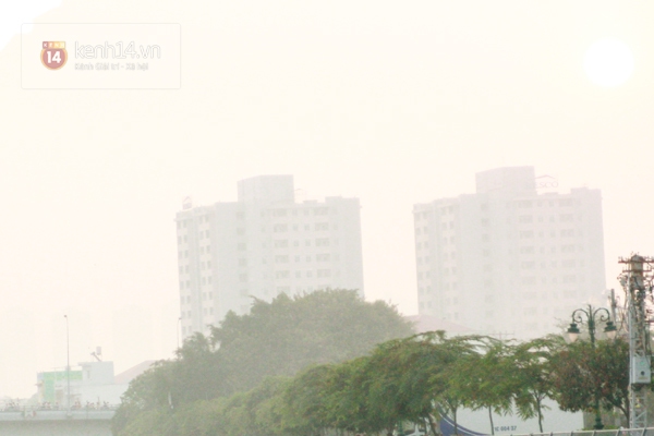Sáng nay, Sài Gòn mờ ảo trong sương 6