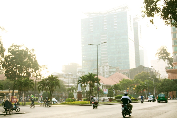 Sáng nay, Sài Gòn mờ ảo trong sương 7