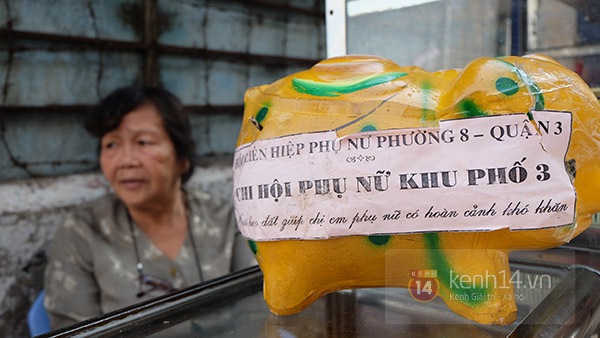 Chuyện về những người đi "gom tiền lẻ" trong con hẻm nhỏ giữa Sài Gòn 4