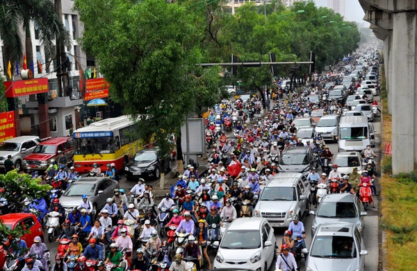 Hà Nội: Những tấm biển xin lỗi ở các điểm ùn tắc khiến người dân "bớt mệt mỏi" 6