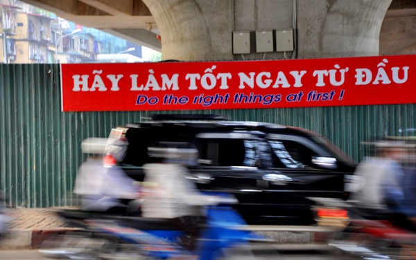 Hà Nội: Những tấm biển xin lỗi ở các điểm ùn tắc khiến người dân "bớt mệt mỏi" 10