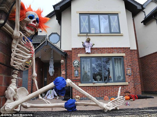 V&ograve;ng quanh thế giới để h&ograve;a m&igrave;nh v&agrave;o kh&ocirc;ng kh&iacute; Halloween vui nhộn 16