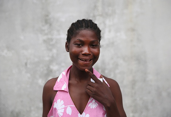 Nụ cười và nước mắt của những người may mắn sống sót trong đại dịch Ebola 2