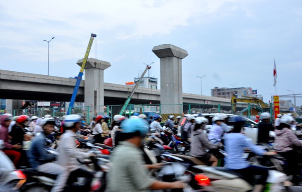 Hà Nội: Những tấm biển xin lỗi ở các điểm ùn tắc khiến người dân "bớt mệt mỏi" 12