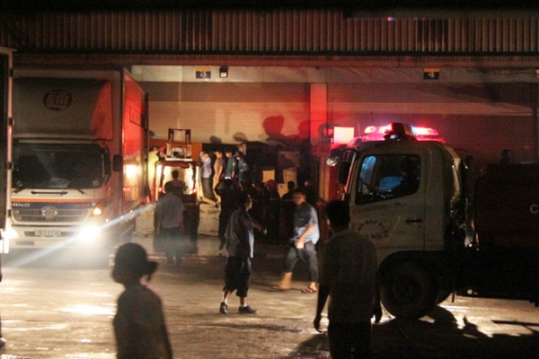 10.000m2 kho tại KCN Quang Minh bị thi&ecirc;u rụi ho&agrave;n to&agrave;n trong đ&ecirc;m 8