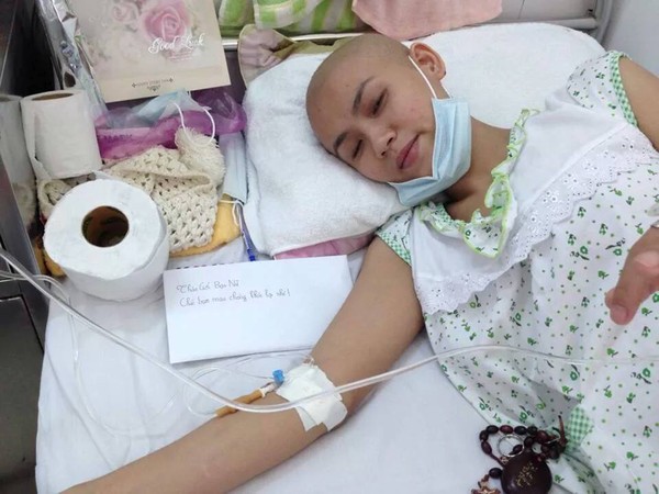 Trang tin châu Á đưa tin về cô gái Đà Nẵng xinh đẹp mắc bệnh máu trắng 2