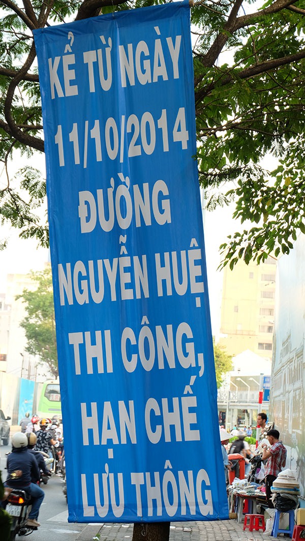 Tiểu thương khóc ròng vì đường đắt nhất Sài Gòn bị "bế quan tỏa cảng" 1