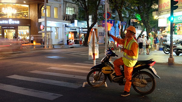 Tiểu thương khóc ròng vì đường đắt nhất Sài Gòn bị "bế quan tỏa cảng" 4