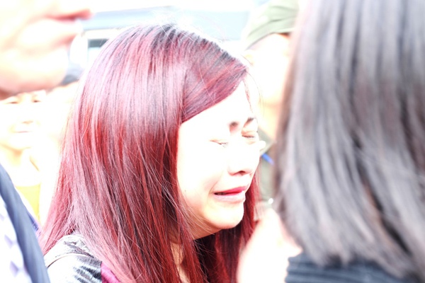 Người thân đau đớn đón di hài 3 mẹ con người Việt tử nạn trên chuyến bay MH17 4