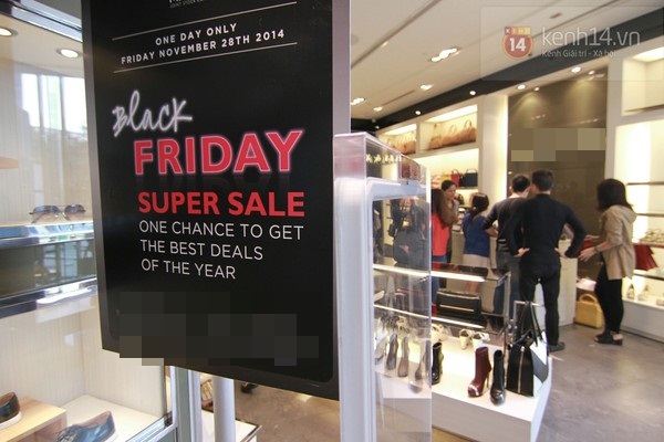 Nhiều gian hàng trống trơn ngay sau buổi sáng giảm giá "khủng" trong Black Friday 3