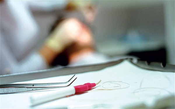 22.000 bệnh nh&acirc;n phải x&eacute;t nghiệm HIV do nha sĩ cẩu thả 1